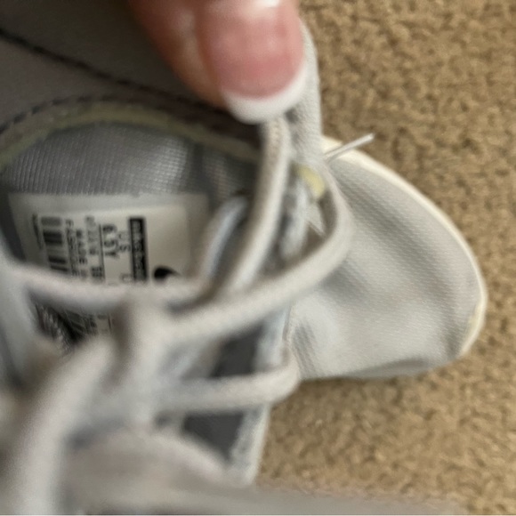 Nike Roshes all grey sz 6.5 y - Picture 2 of 3